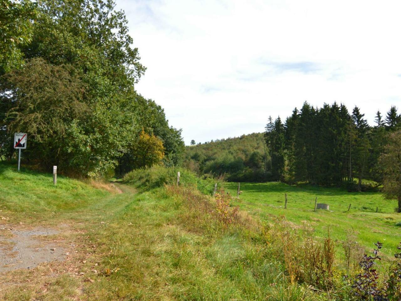 Comfortable Cottage In Neufmoulin With Meadow View Houffalize Bagian luar foto