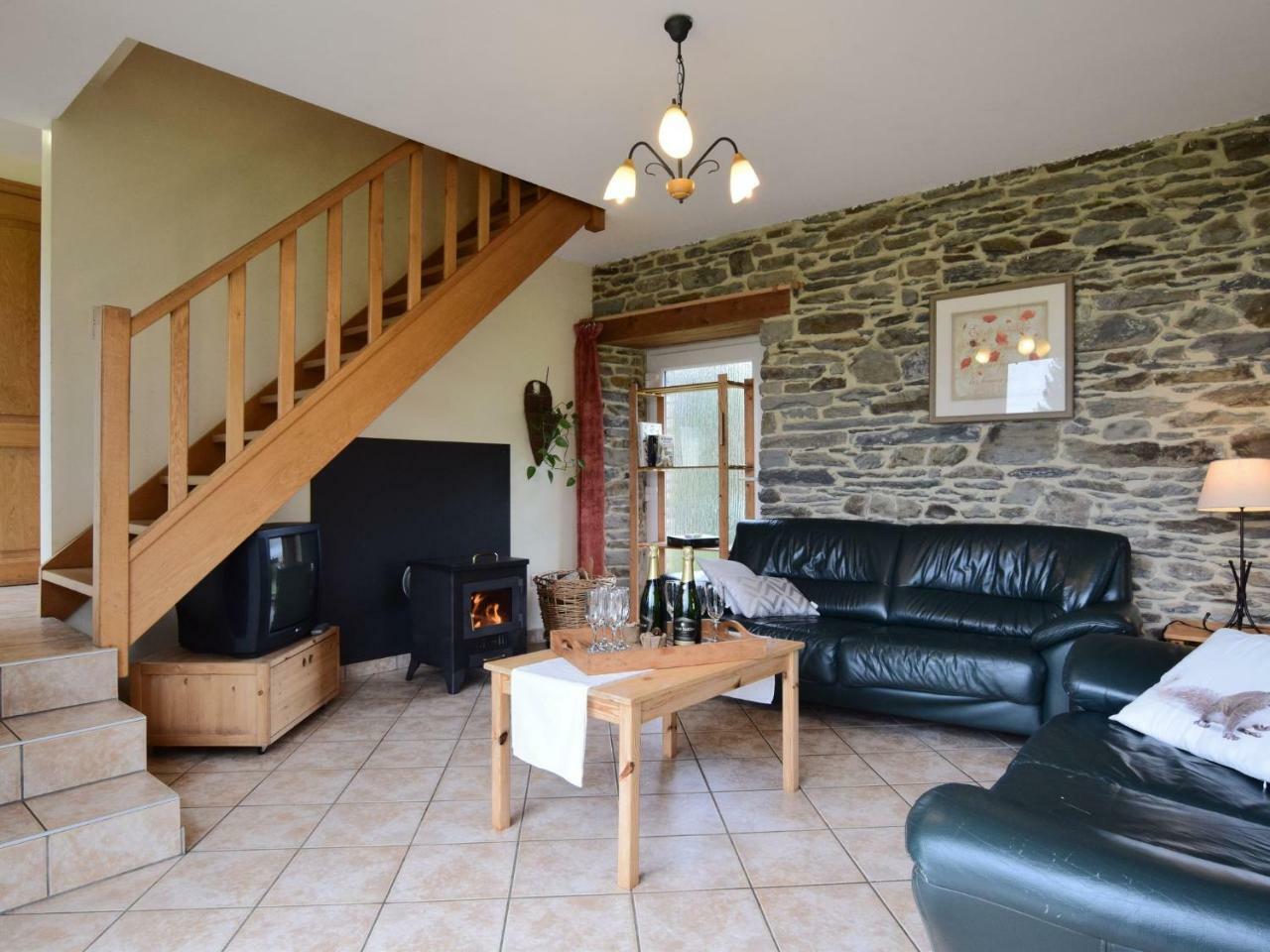 Comfortable Cottage In Neufmoulin With Meadow View Houffalize Bagian luar foto
