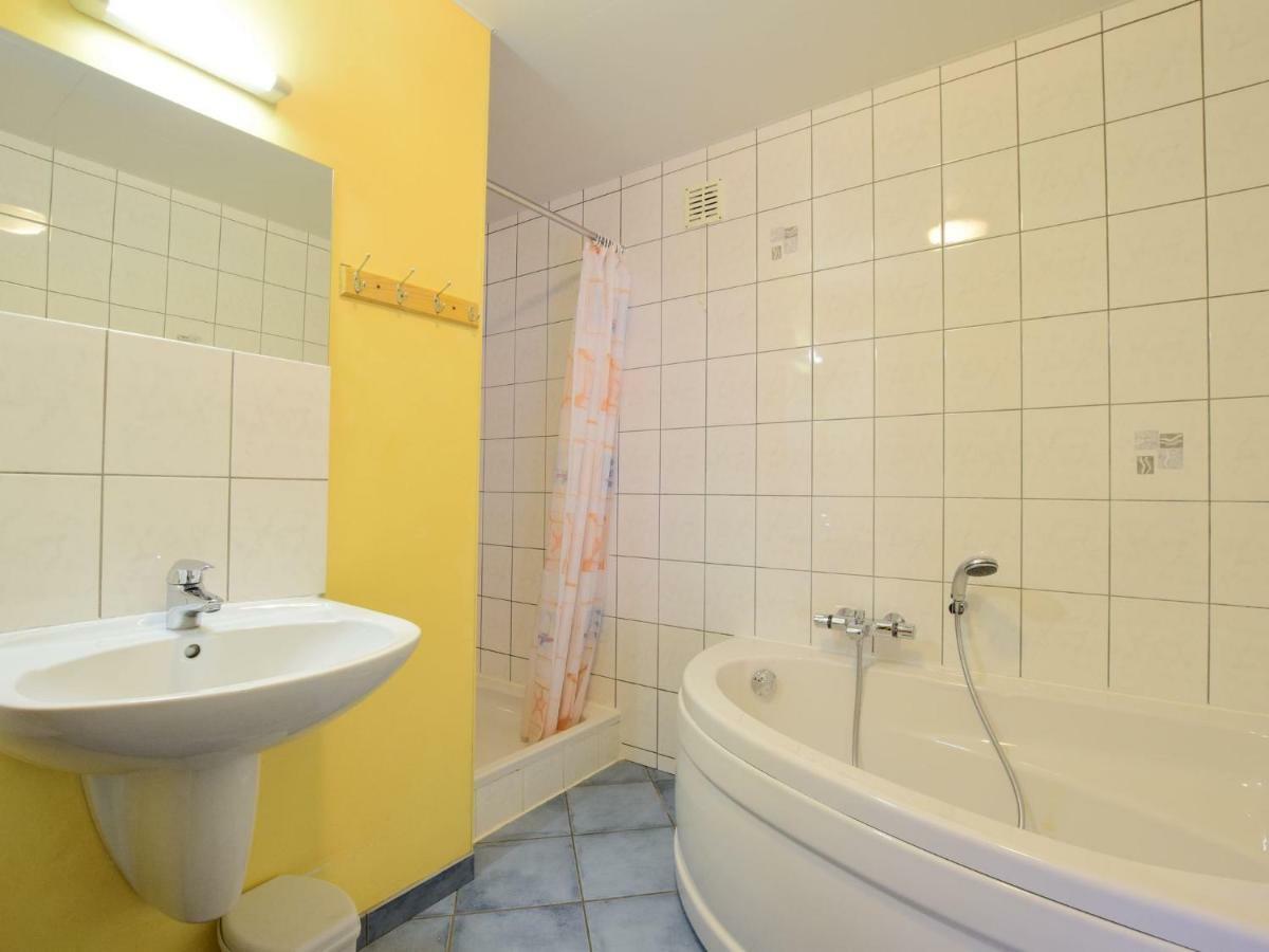 Comfortable Cottage In Neufmoulin With Meadow View Houffalize Bagian luar foto